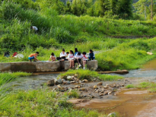 95后女大学生走进清远大山支教，点亮孩子的童“画”梦