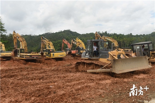 深莞惠红色干线动工建设。 深莞惠红色干线动工建设。