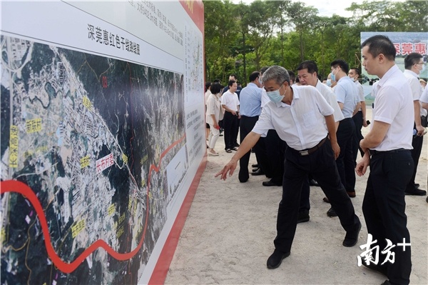 动工仪式现场。 动工仪式现场。