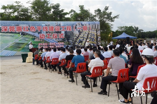 动工仪式现场。组图 梁维春 摄 动工仪式现场。组图 梁维春 摄