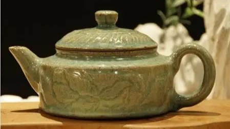 抗疫主题非遗艺术品“西村窑·德钟壶”捐赠革博