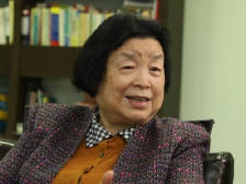 我的特区故事|她与小平同志的握手照被制成邮票