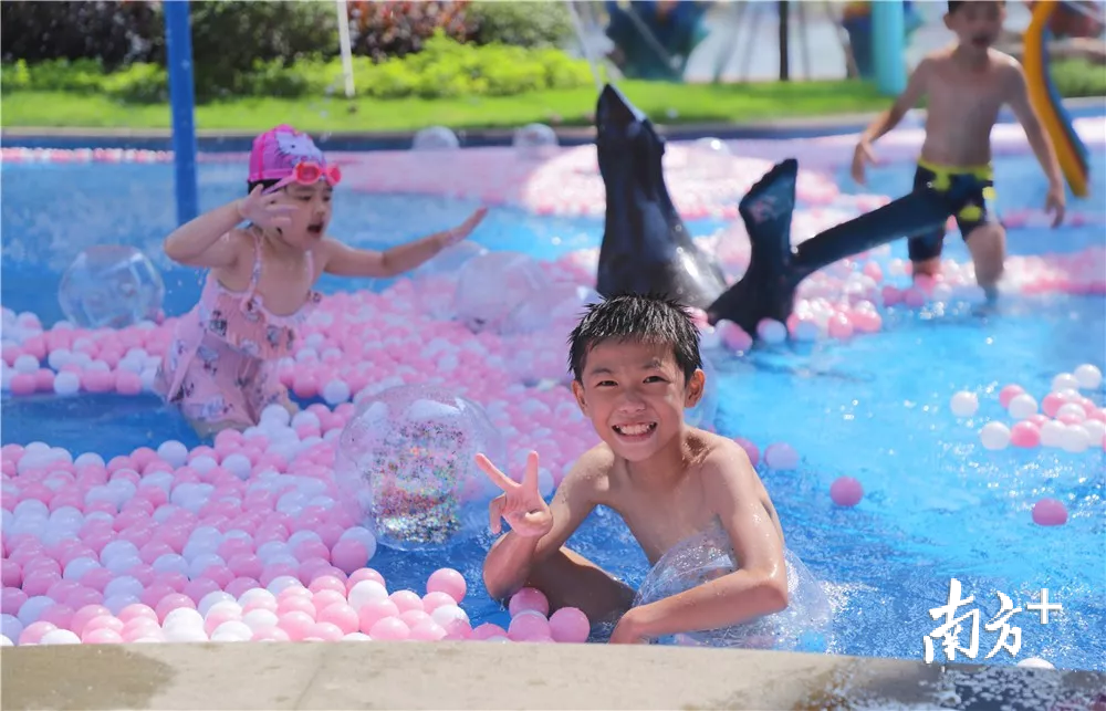 孩子们在美的鹭湖森林度假区开心畅玩。美的鹭湖供图