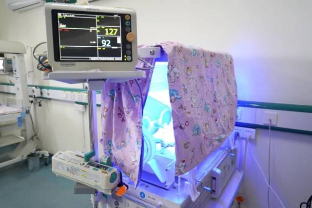 光疗眼罩怎么做新生儿治黄疸不再经历母婴分离——我院新生儿科启用日间光疗室_新闻资讯_第2张_活检穿刺产品网 光疗眼罩怎么做新生儿治黄疸不再经历母婴分离——我院新生儿科启用日间光疗室_https://www.jmylbn.com_新闻资讯_第2张
