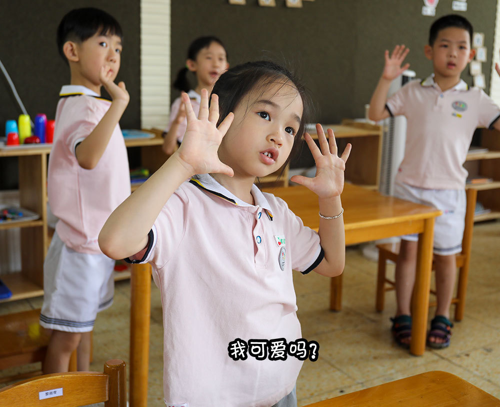 肇庆市直属机关第一幼儿园——伴着老师弹奏的音乐,萌娃舞动起来。