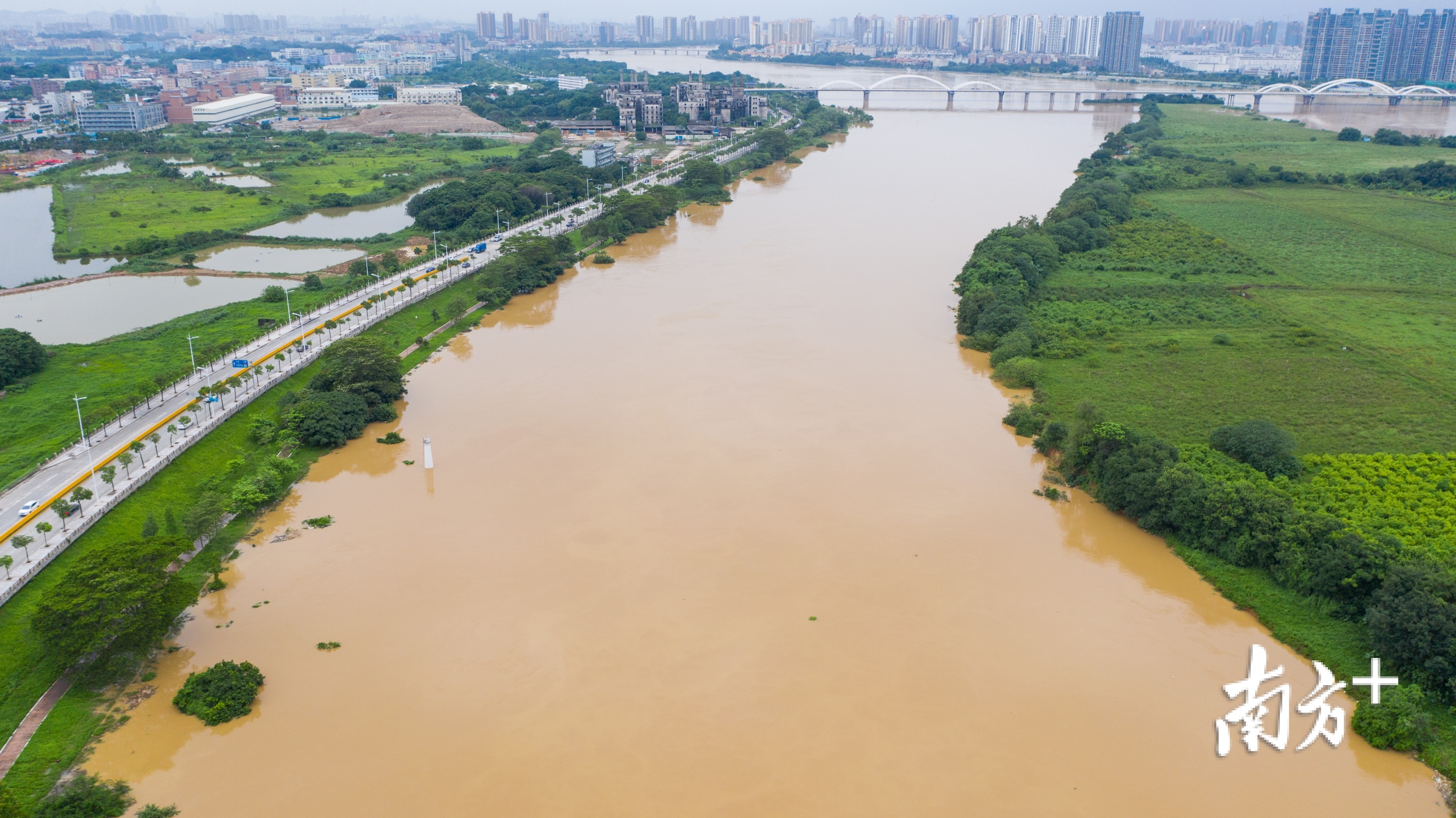 航拍东江东莞段水位明显上升市民需注意安全