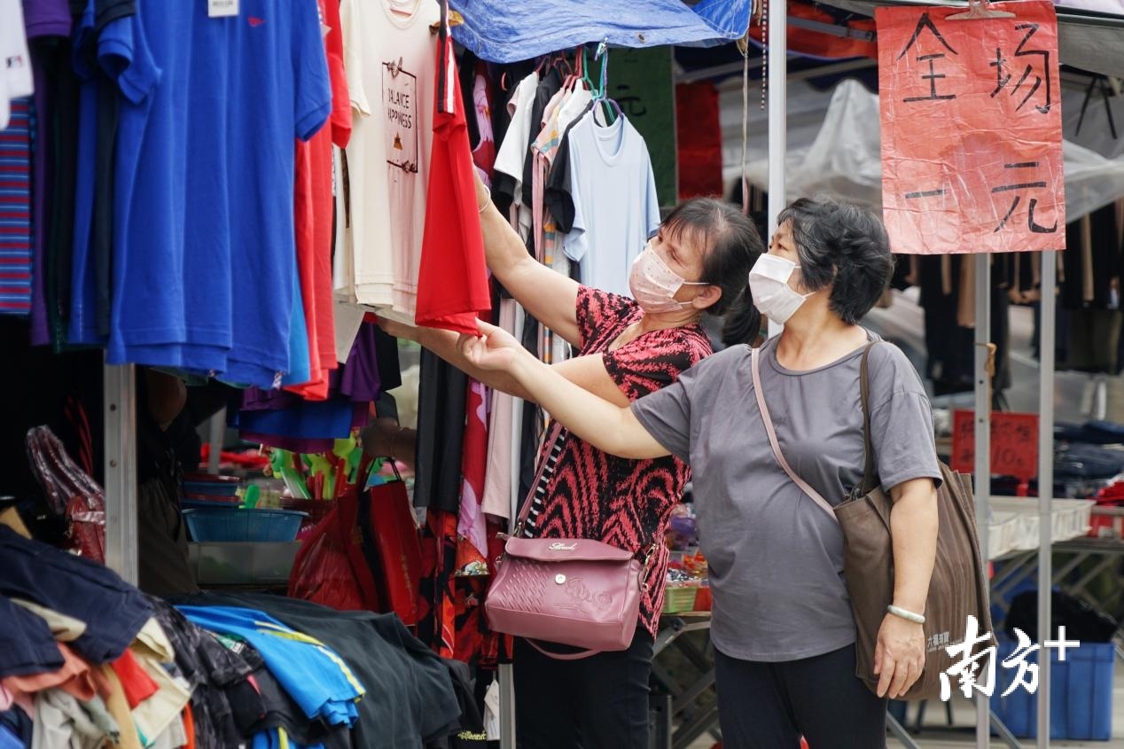便宜是墟市的特点,能不能淘到物廉价美的宝贝就要靠大家的火眼金睛了。 便宜是墟市的特点,能不能淘到物廉价美的宝贝就要靠大家的火眼金睛了。