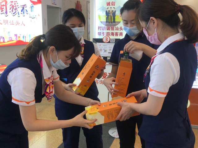 有他们“带货”，贫困县的山茶油火了！