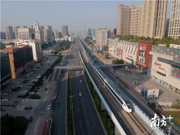 莞惠城际已通车运营，还将延伸至赣深高铁惠州北站。南方日报记者梁维春摄。