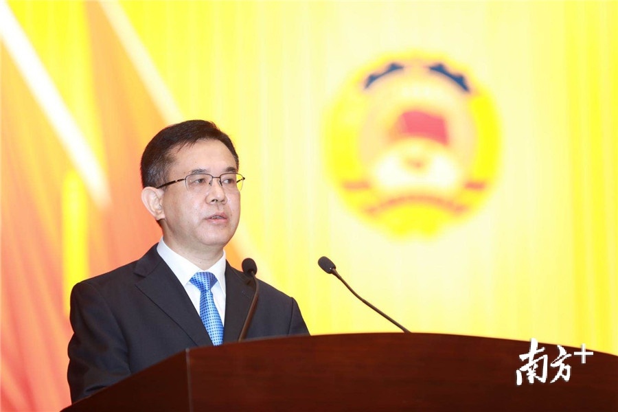 东莞市政协主席骆招群作工作报告