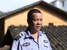 从贫困户到致富带头人，他用一年多就办到了！｜走向我们的小康生活