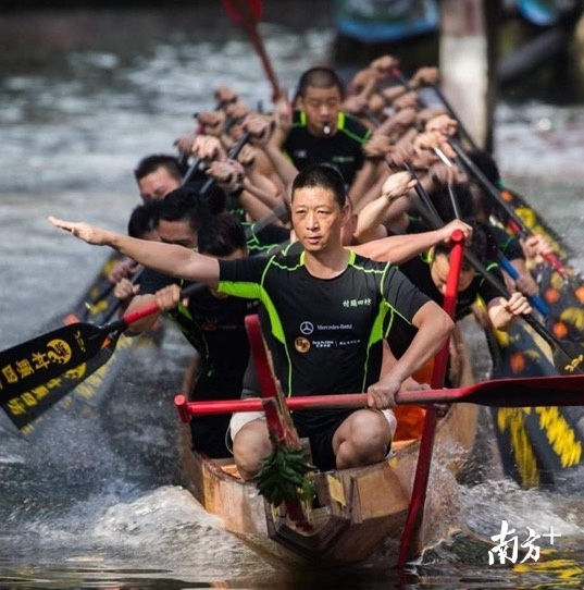 每年端午期间，庞朝汉都会带头主动参加各类活动，在丰富的文体活动中拉进村民和干部班子的距离。受访者供图