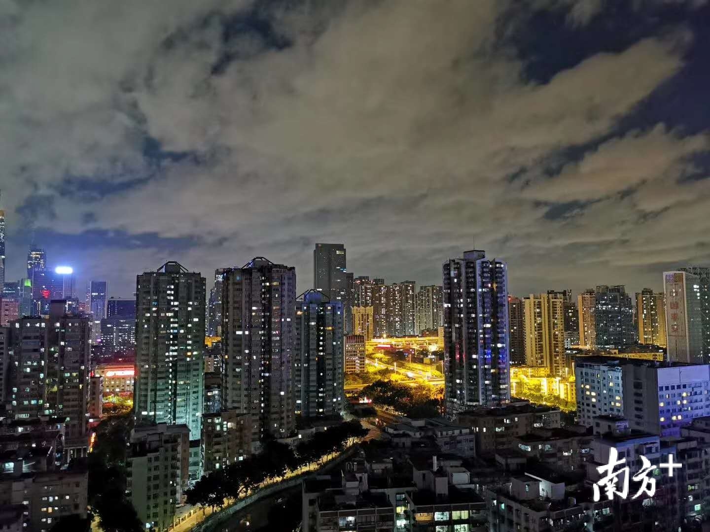 23：54 台风到来前的广州 摄影 南方+网友