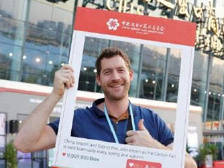 来了！来了！他们带货来了！