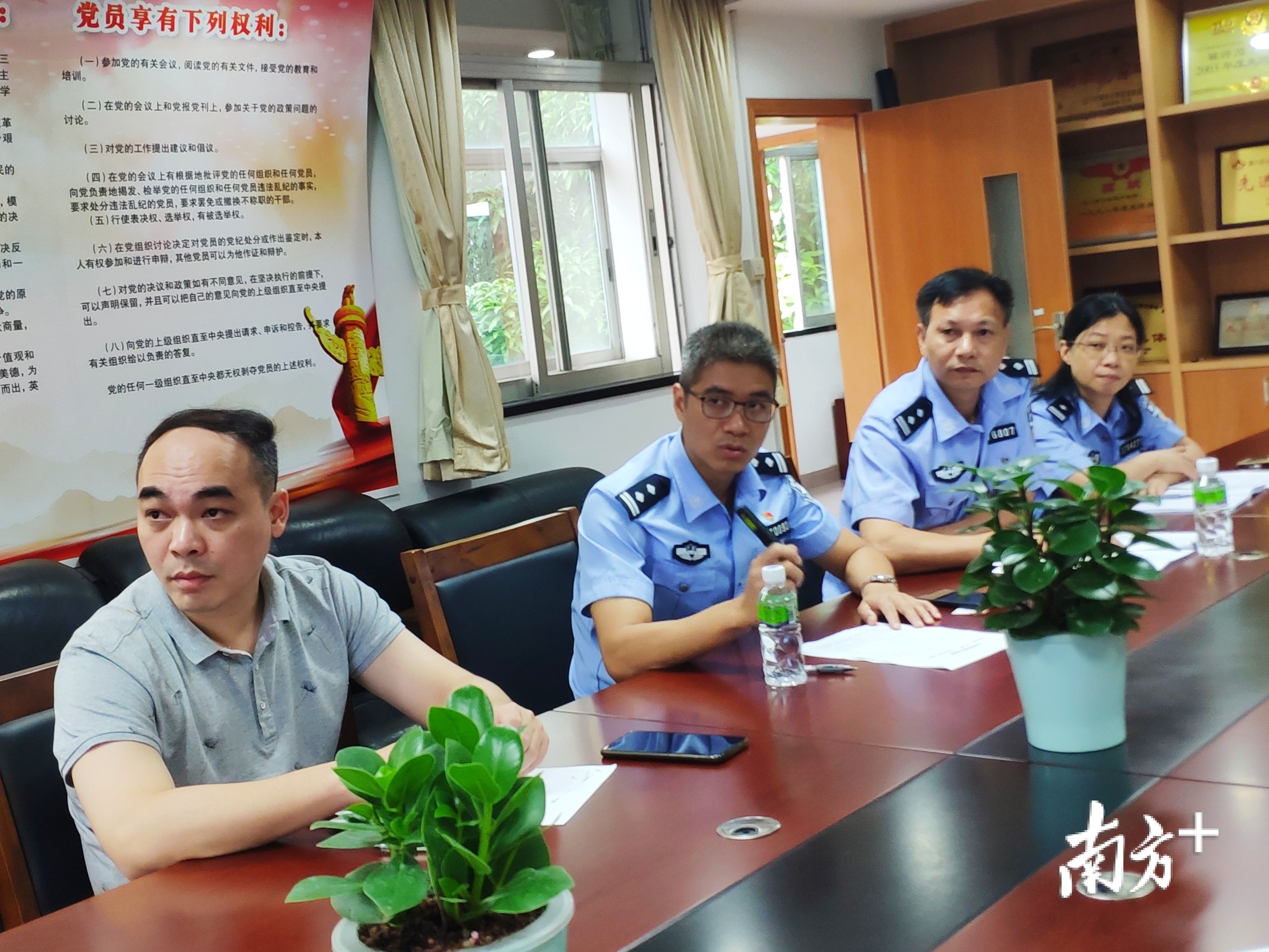 6月9日，江门市公安局户政管理中心举行新闻发布会。黄绍侦 摄