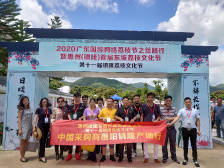 采购商进荔枝基地精准对接！镇隆颁发“采购商绿色通道卡”