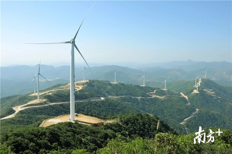 惠州稔平半岛加快建设能源科技岛。图为已建成的风力发电项目。南方日报记者 梁维春 摄