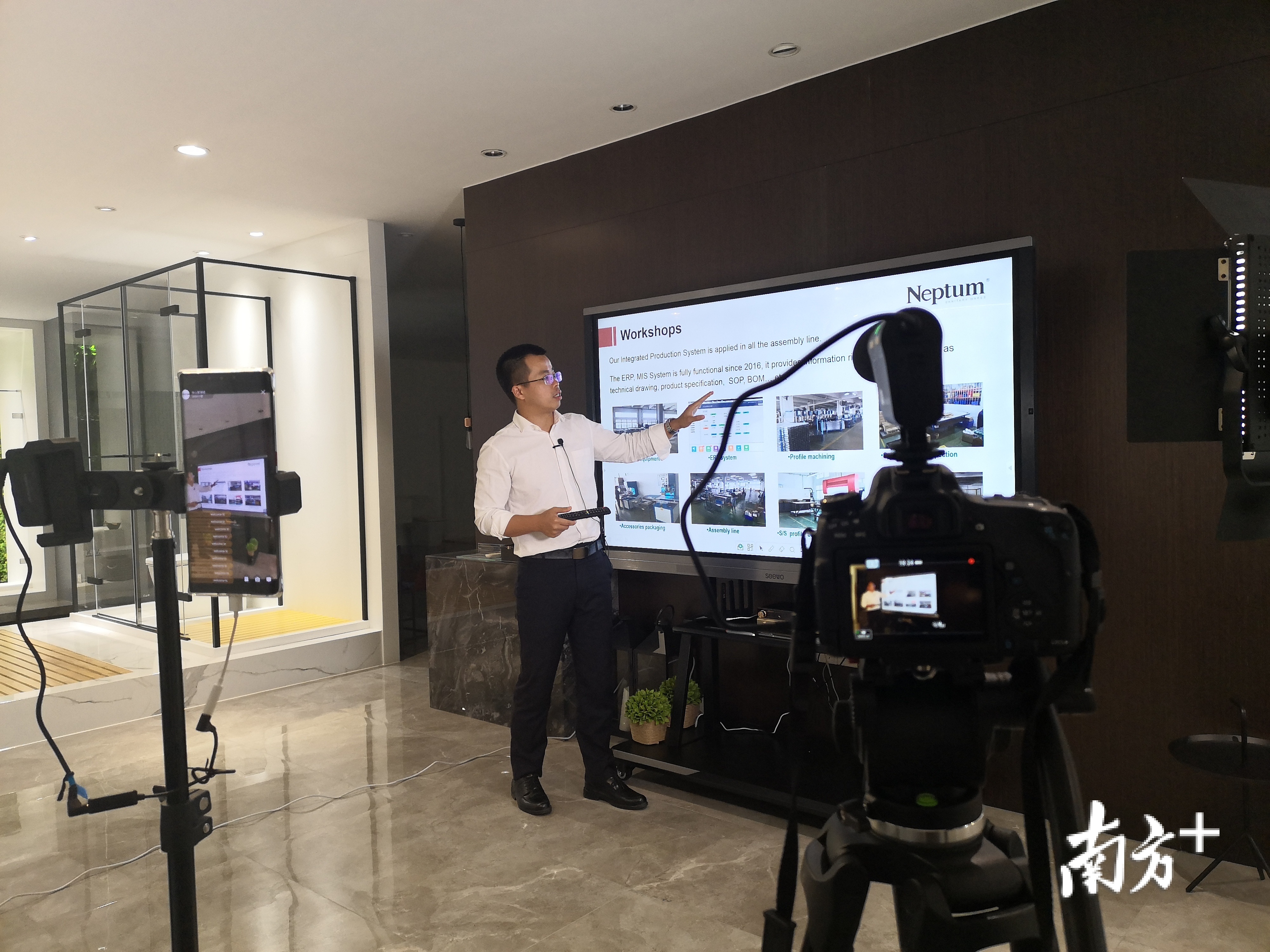 首次尝试直播出镜的唐勇波,经过学习和摸索,已逐渐熟悉直播操作和流程。