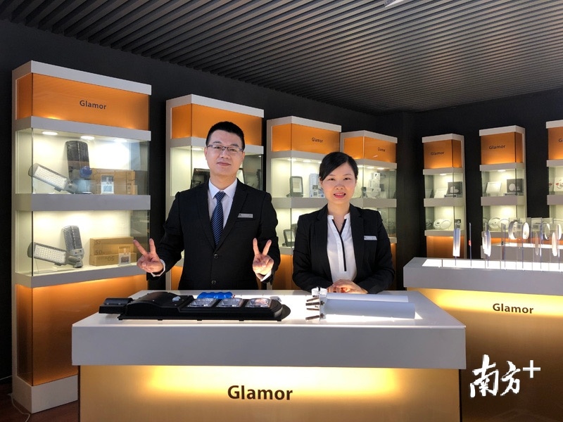 格林曼照明直播间。