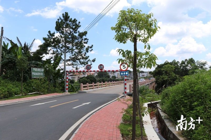 顺天镇金史村村口石桥由村民合力修建。 蒋才虎 摄