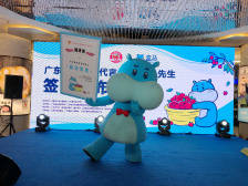 广东荔枝神秘代言人揭晓！不帅但够骚，他就是“盒马先生”，全国超200家门店齐推！