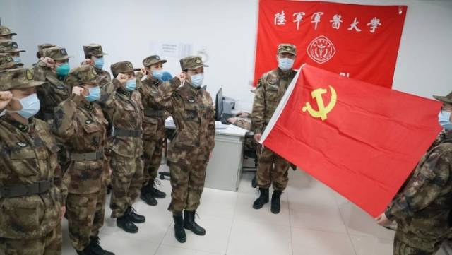 初心印记④ 什么力量，让他们向险而行？