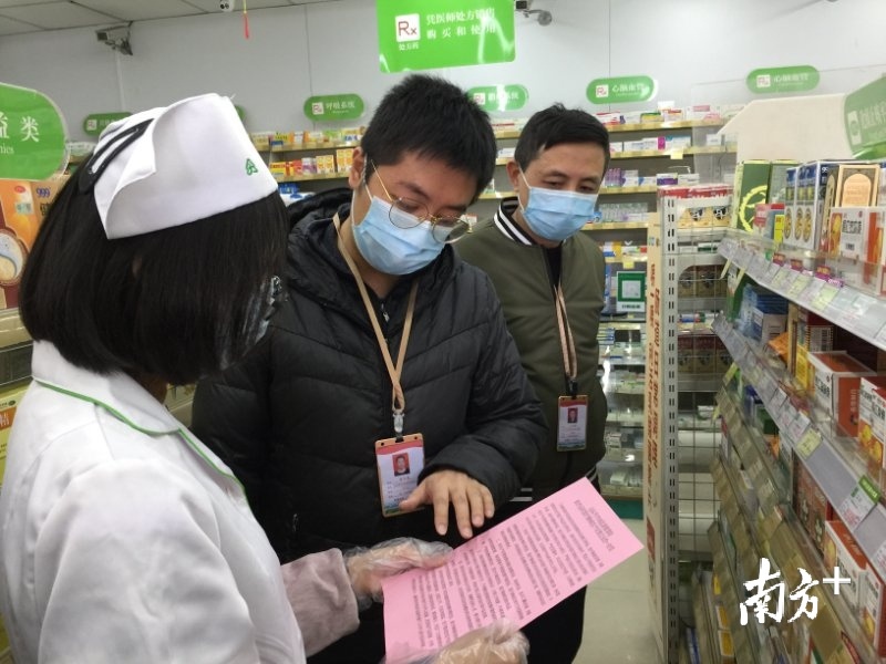 汕头市市场监管局开通绿色通道,采取“即来即办、容缺后补”等审批方式,提升办理效率和便利化水平。受访者供图 汕头市市场监管局开通绿色通道,采取“即来即办、容缺后补”等审批方式,提升办理效率和便利化水平。受访者供图