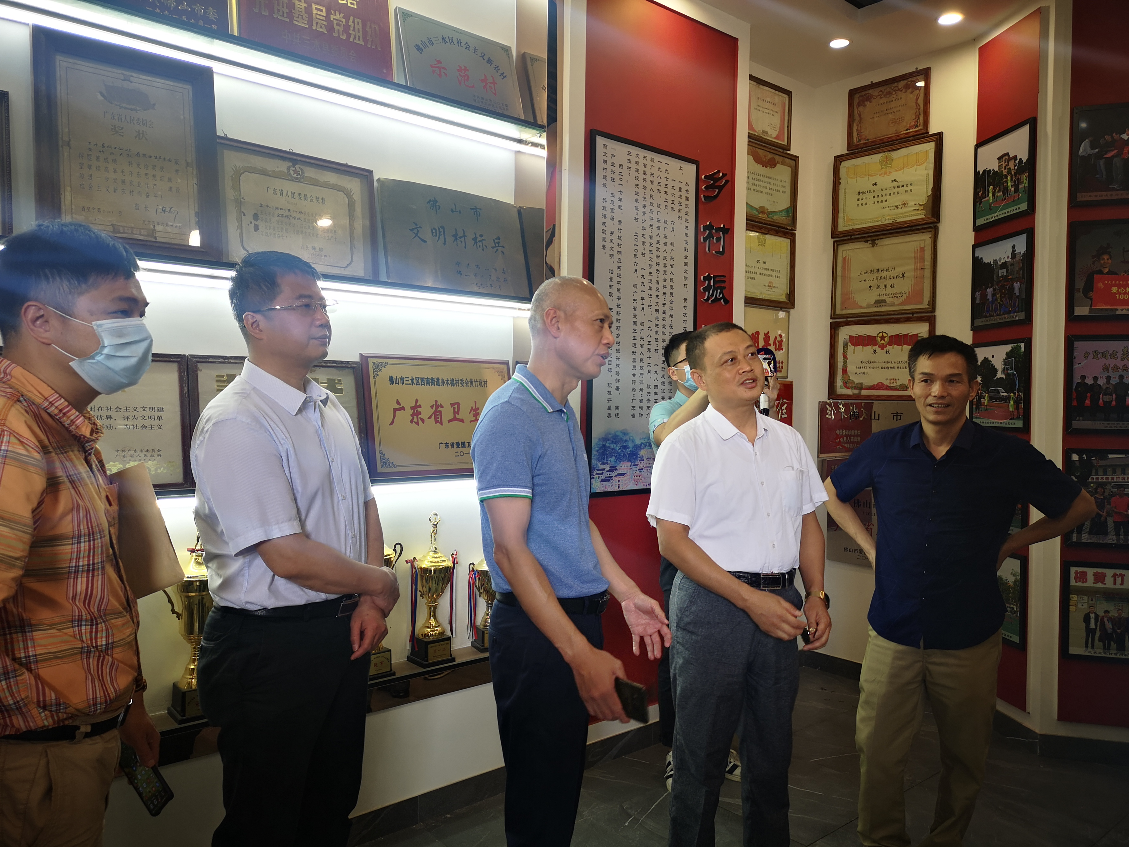 广东省民族宗教委到三水木棉村调研民族团结进步创建工作。李周秦摄