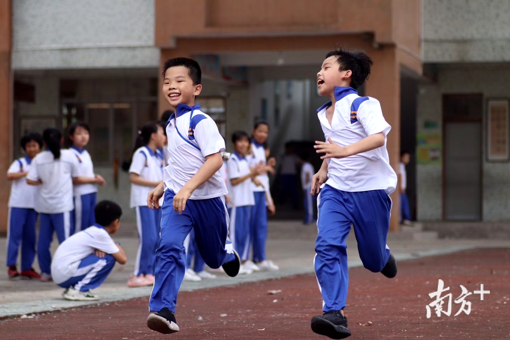 教育优先发展。谢蜜莲 摄