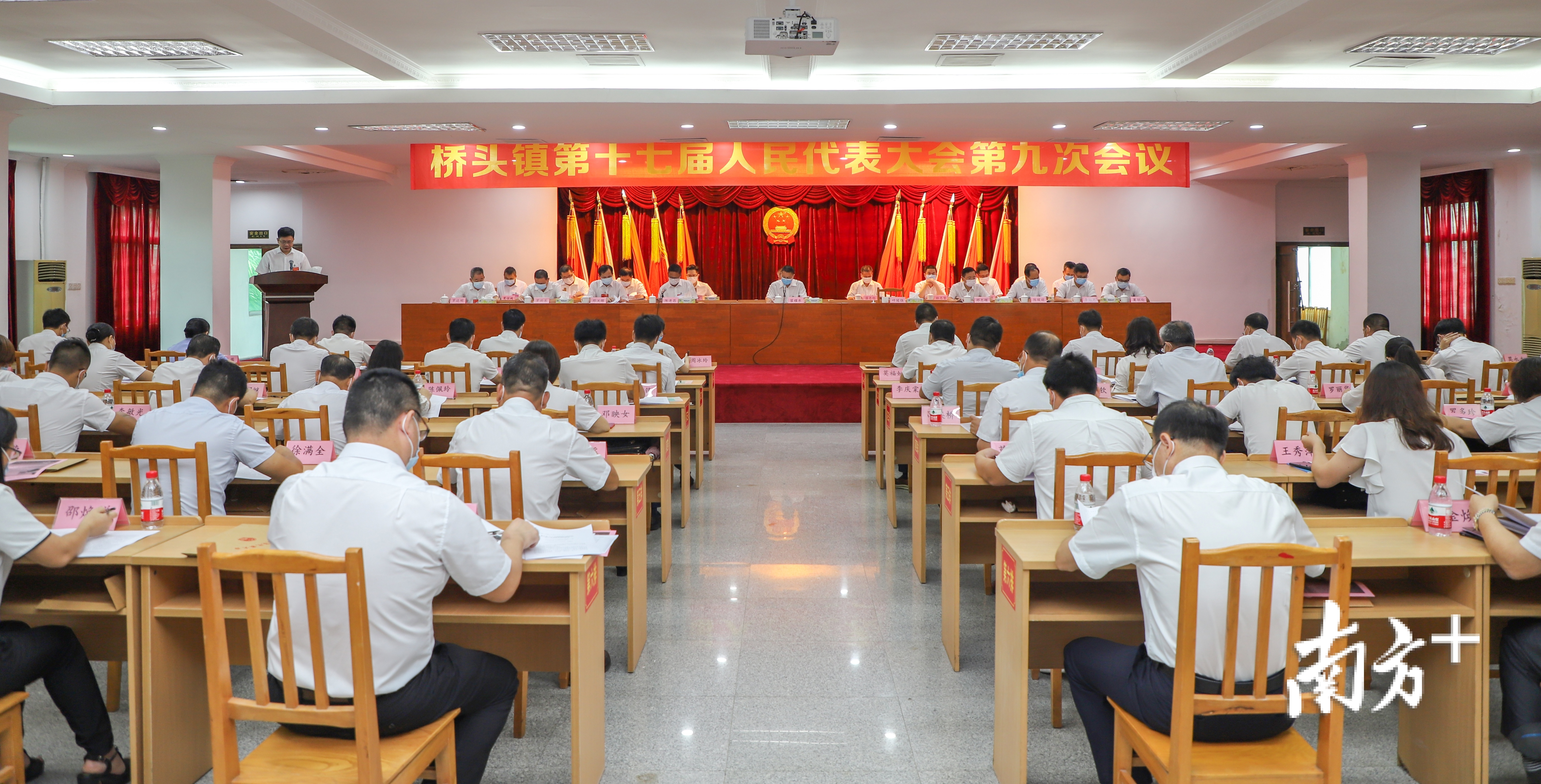 6月19日，桥头镇第十七届人民代表大会第九次会议顺利召开。