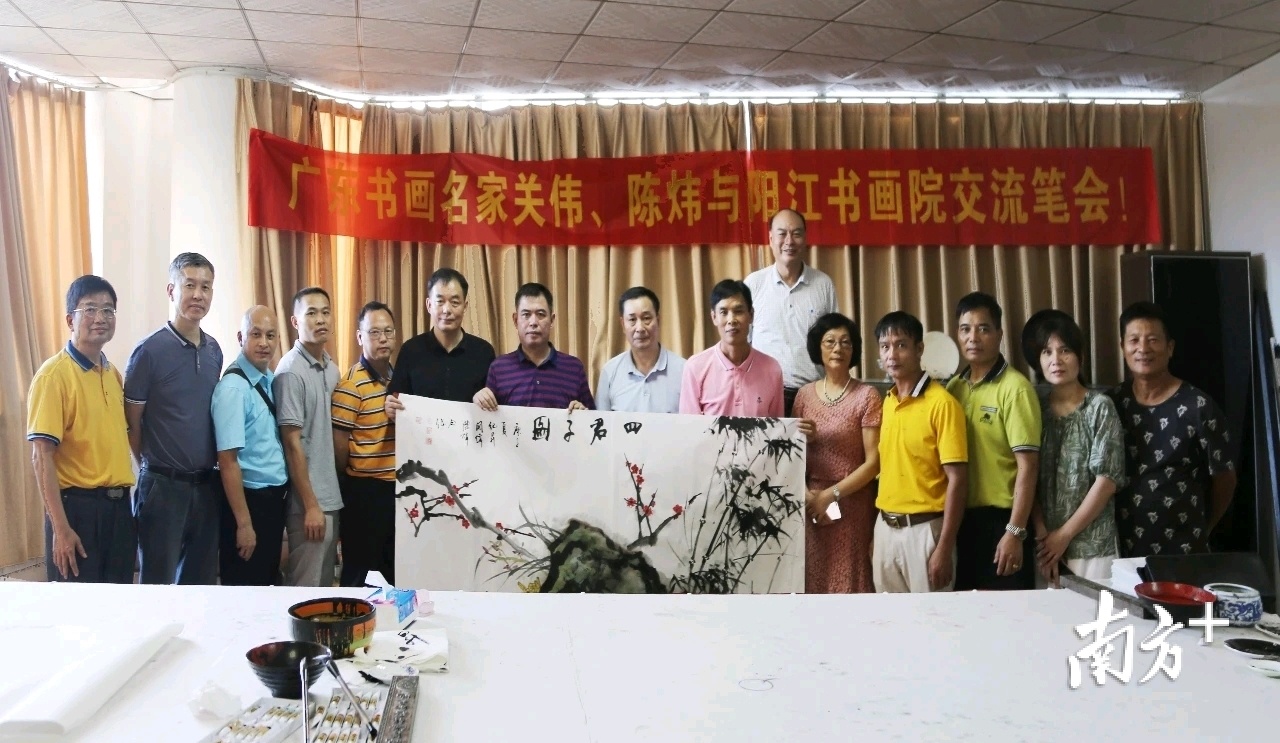 现场创作的六尺国画《四君子图》——梅兰菊竹,赠送给阳江书画院作为交流纪念。