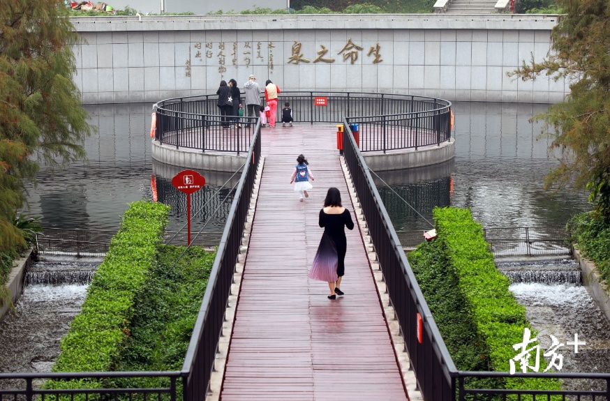 观澜河 南方日报记者 朱洪波 摄 观澜河 南方日报记者 朱洪波 摄