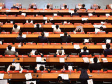 佛山市政府工作报告提出“稳企业保就业”引热议｜佛山两会