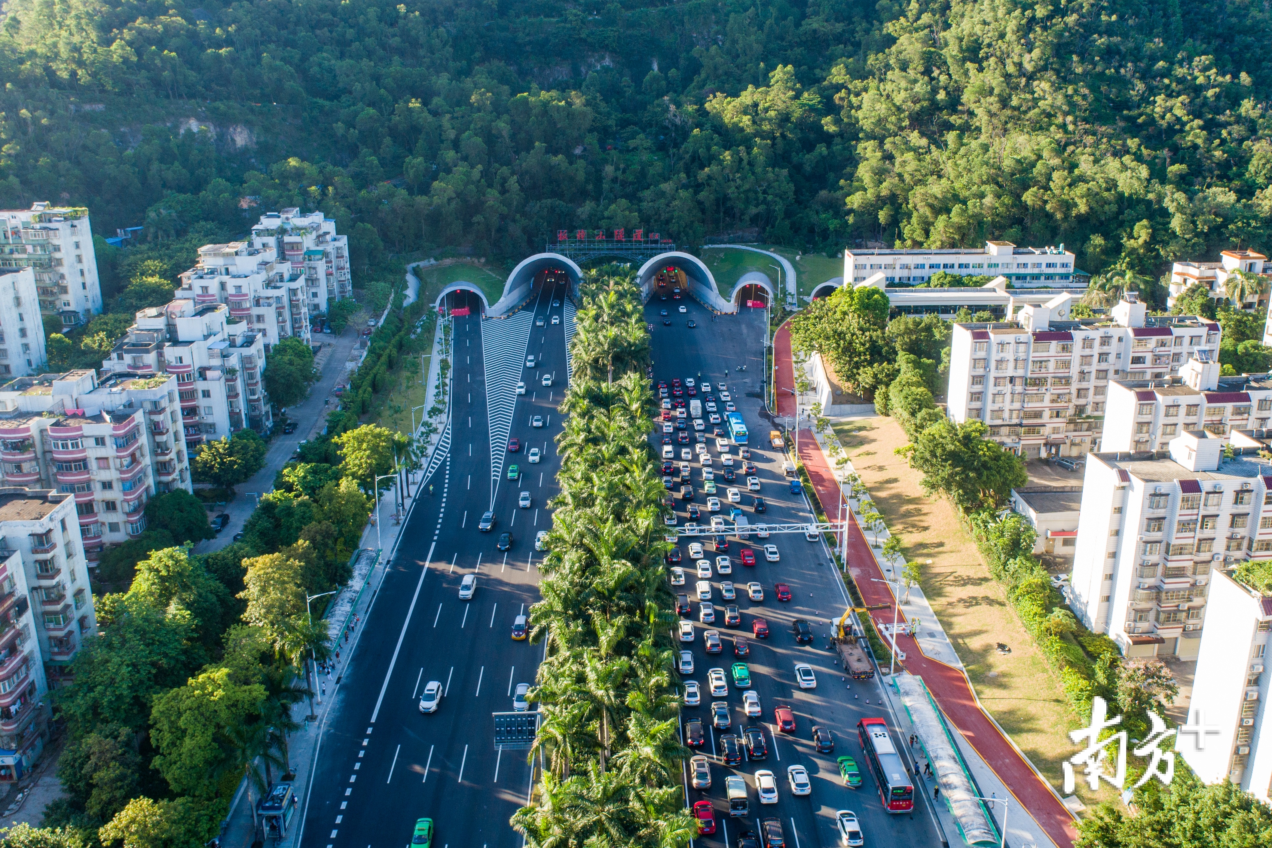 板障山隧道图片