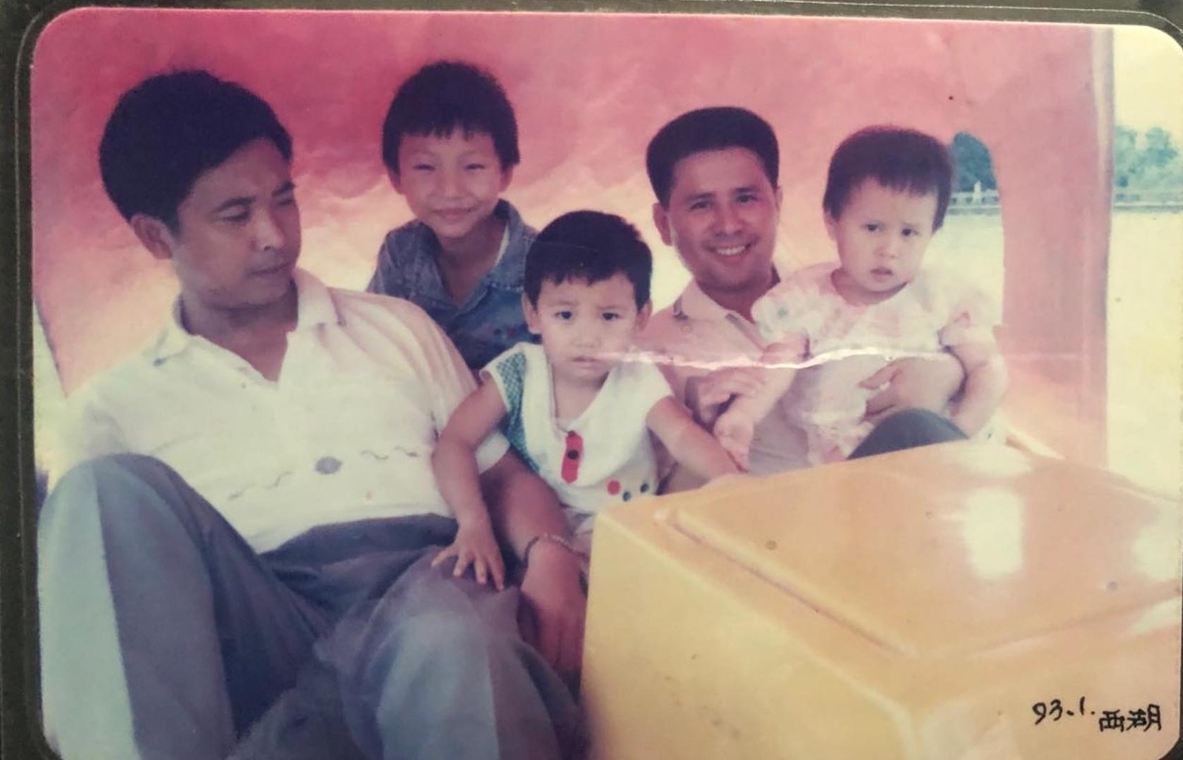 “我是奶爸，两个家庭的父亲带娃游惠州西湖。”