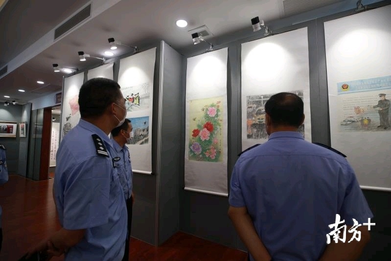 阳江市公安文联组织全市公安战线的文艺爱好者利用休息时间创作文艺作品,为抗疫鼓与呼。