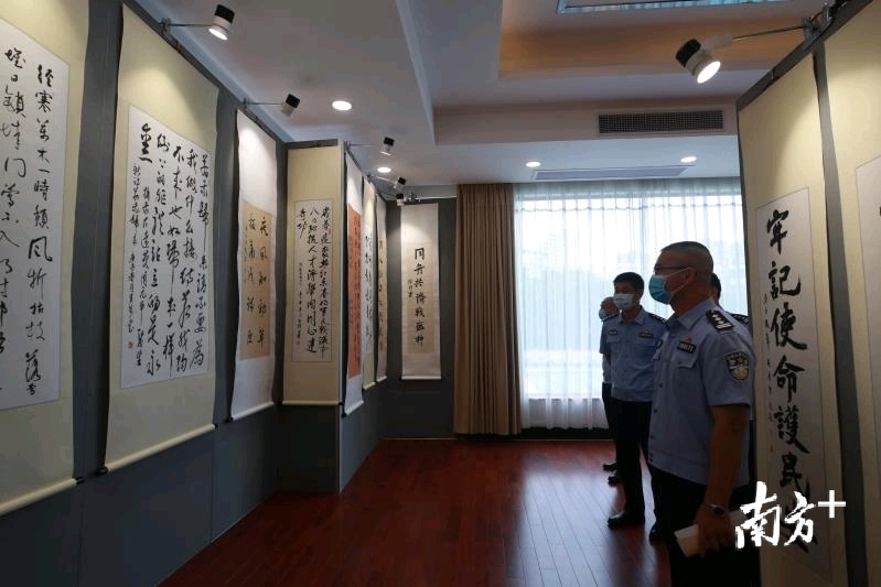 展览共展出书法、美术、摄影、文学作品103件。