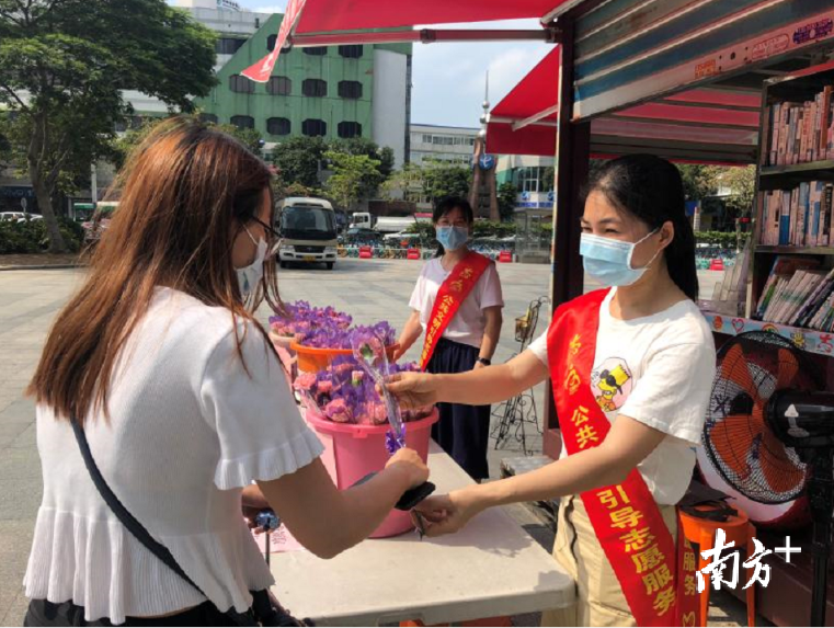2020年母亲节，团市委、佛山市志愿者行动服务中心联合多部门开展“2020漂亮妈妈特别行动——‘万朵鲜花送妈妈’活动”。