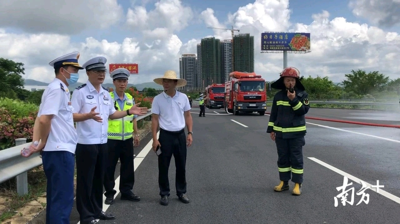 启动综合应急预案二级响应。