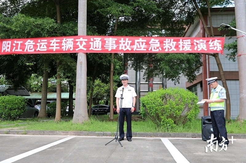 总指挥一声令下,演练正式开始。