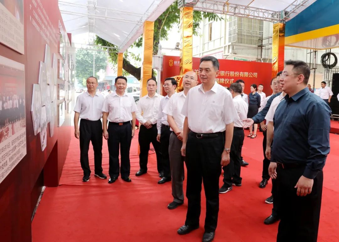 市委书记李红军、市长王瑞军到韶关农商银行调研。 市委书记李红军、市长王瑞军到韶关农商银行调研。