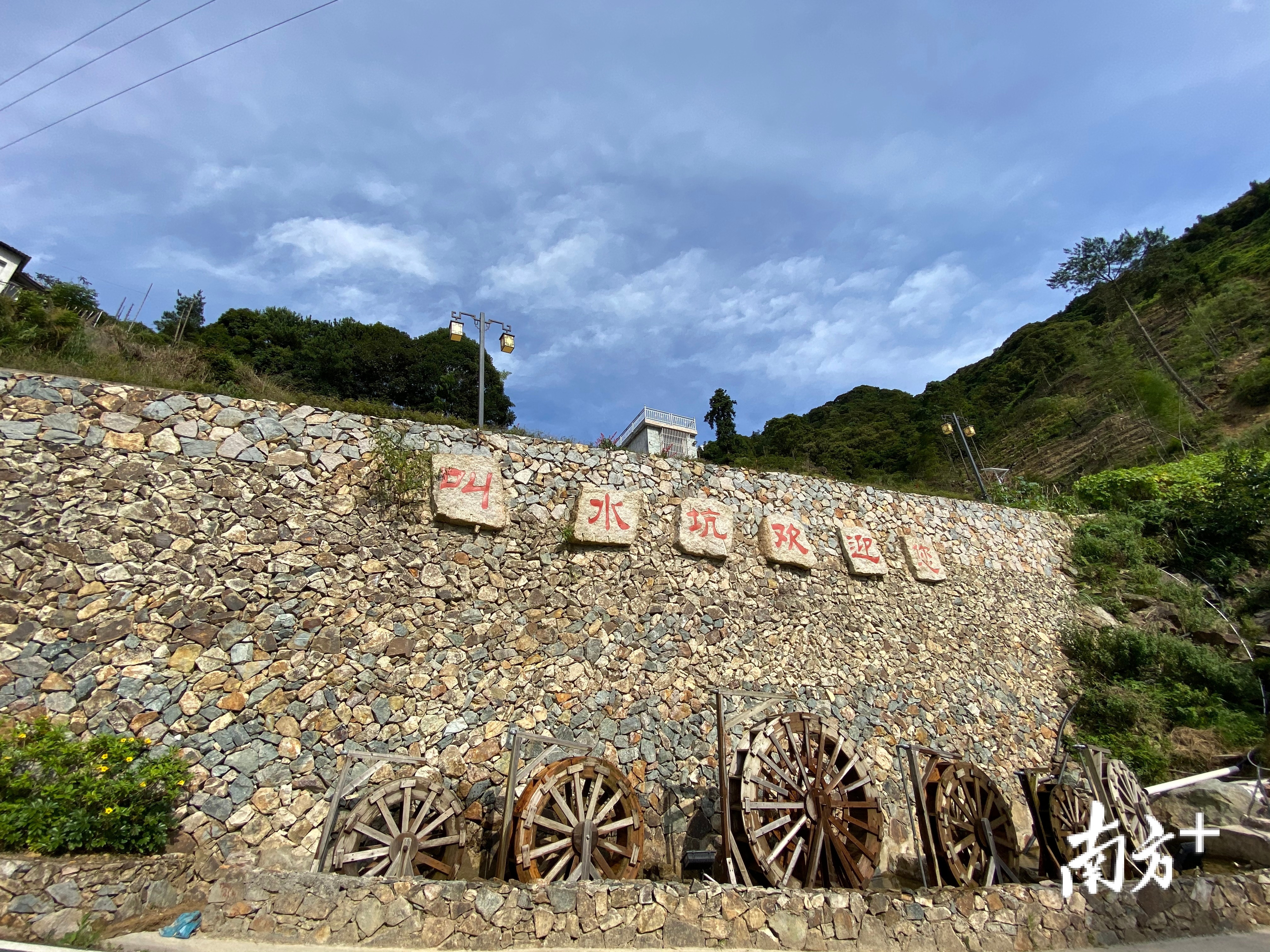 南方日报聚焦潮州叫水坑村茶园变景区穷坑变金坑