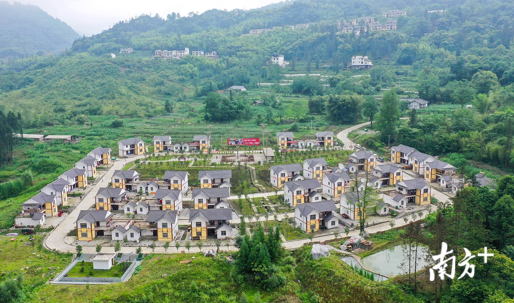 在中山市东西部扶贫协作资金的援助下,绥江县板栗镇罗坪村完成异地