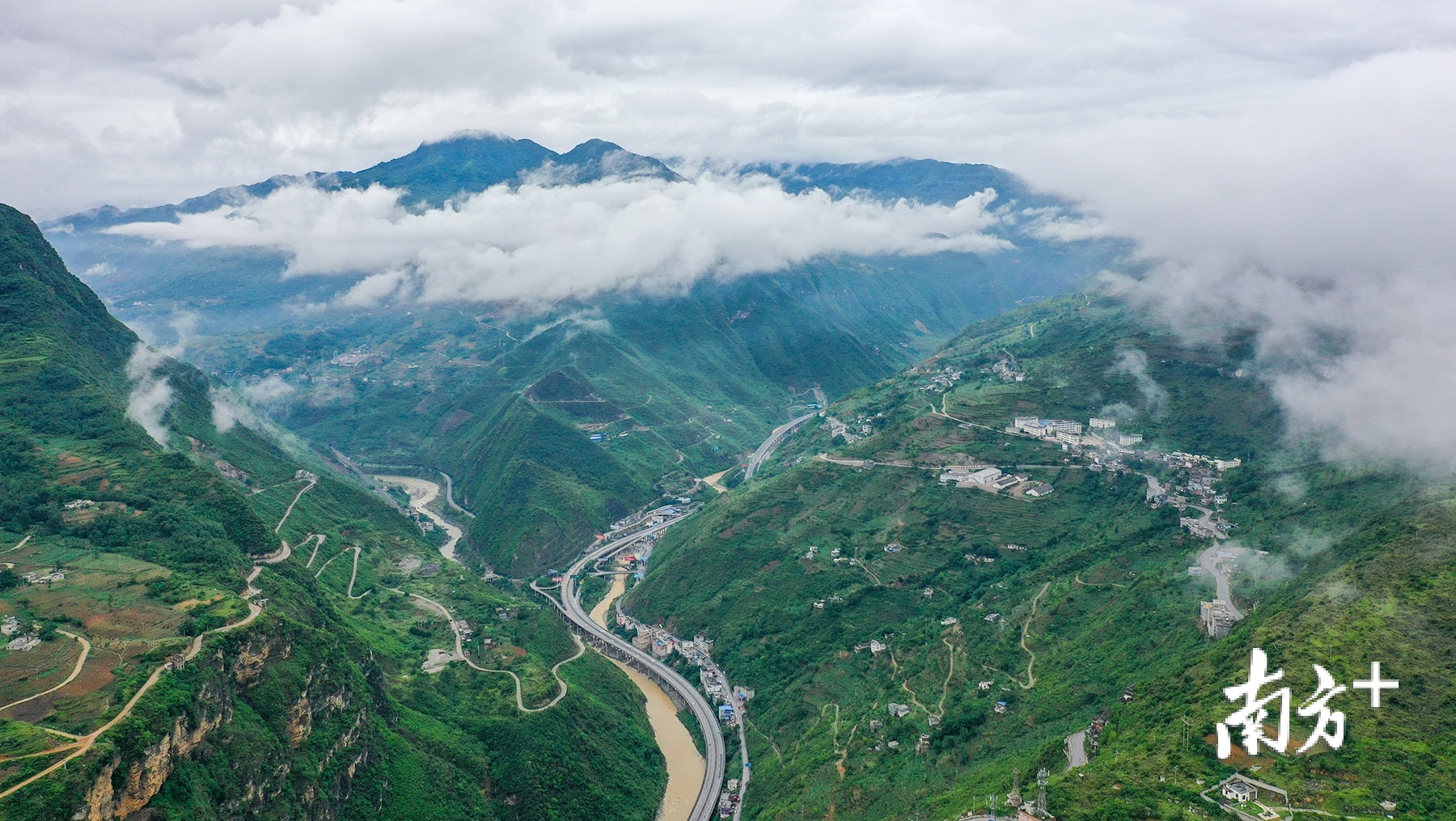 2018年7月，中山市派员组建广东省第六扶贫协作工作组进驻昭通，中山市与昭通市大关、盐津、永善、绥江4县正式建立结对帮扶关系，携手数十万昭通贫困群众决胜脱贫攻坚。