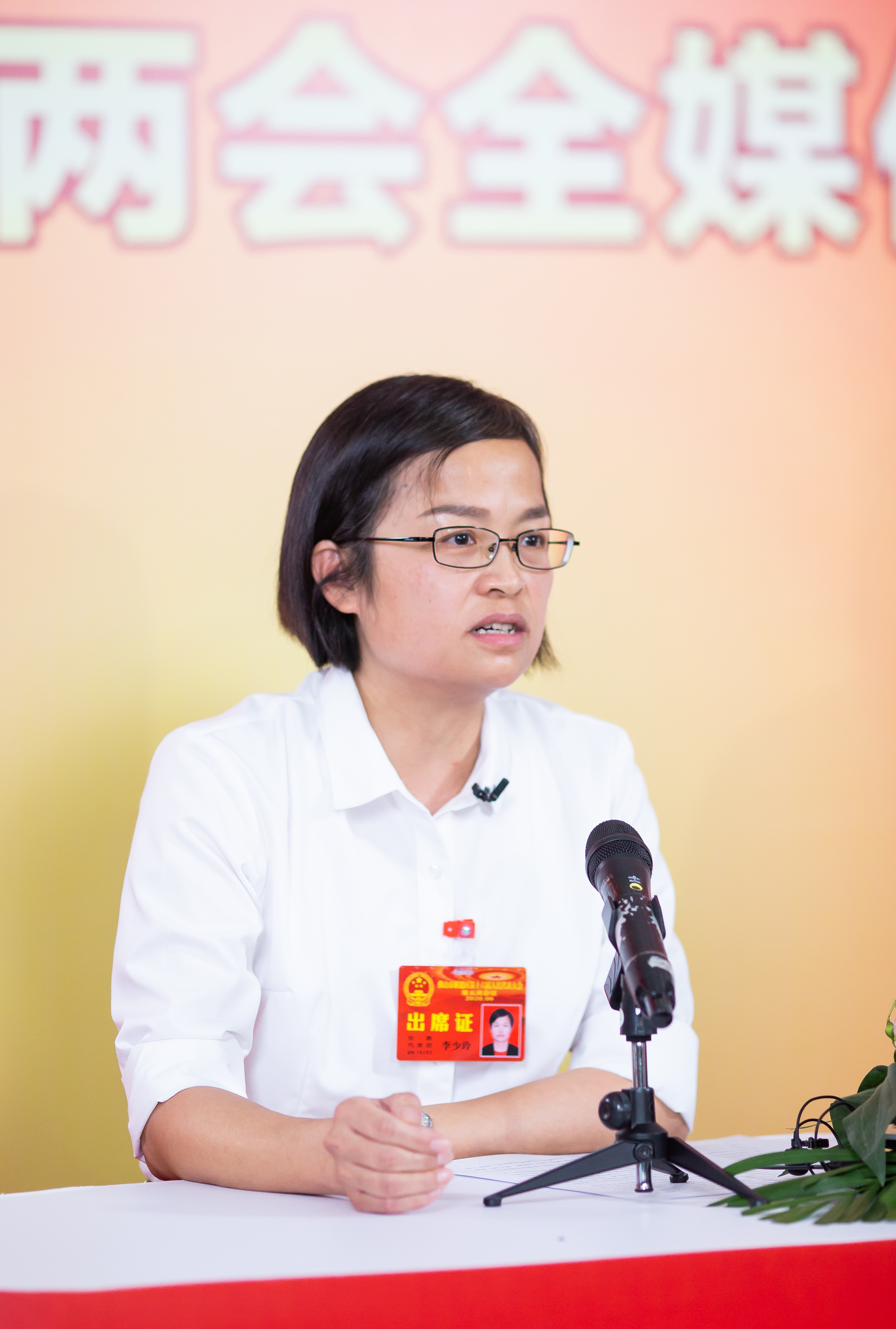 李少玲接受记者采访。