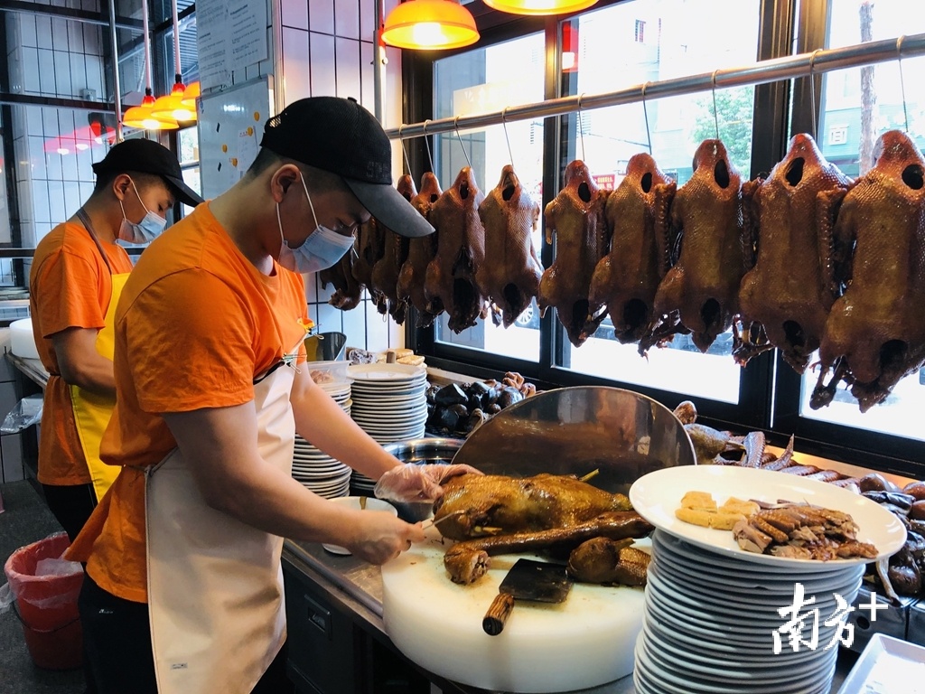 狮头鹅肉是很多食客的“心头爱”。