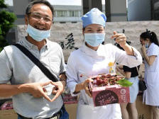 万斤增城仙进奉荔枝赠抗“疫”英雄