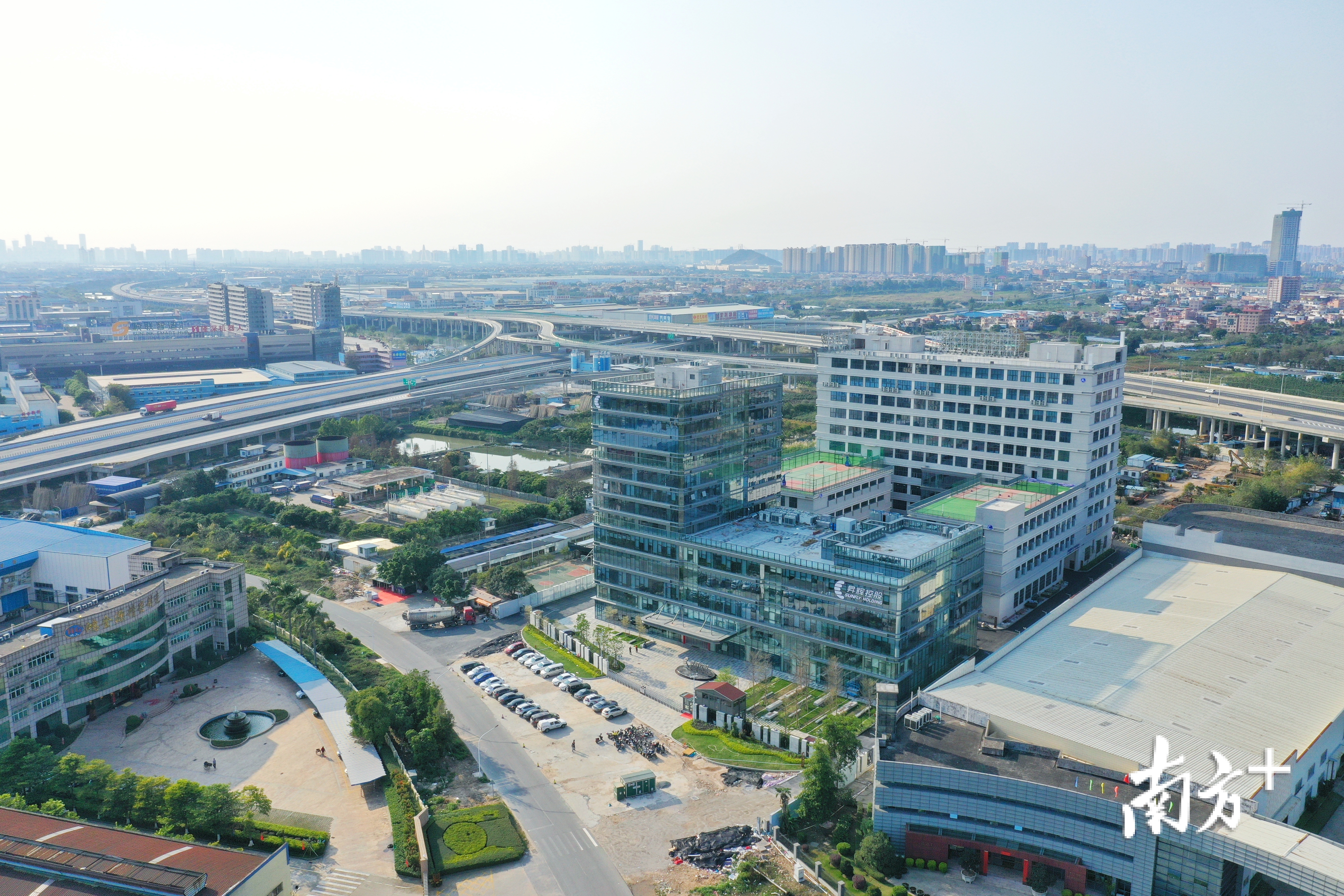 昇辉控股自2014年进驻陈村后迎来了跨越式发展。