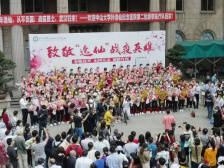 “奥特曼”接爸爸回家！这家医院131名队员休整归来 | 视界