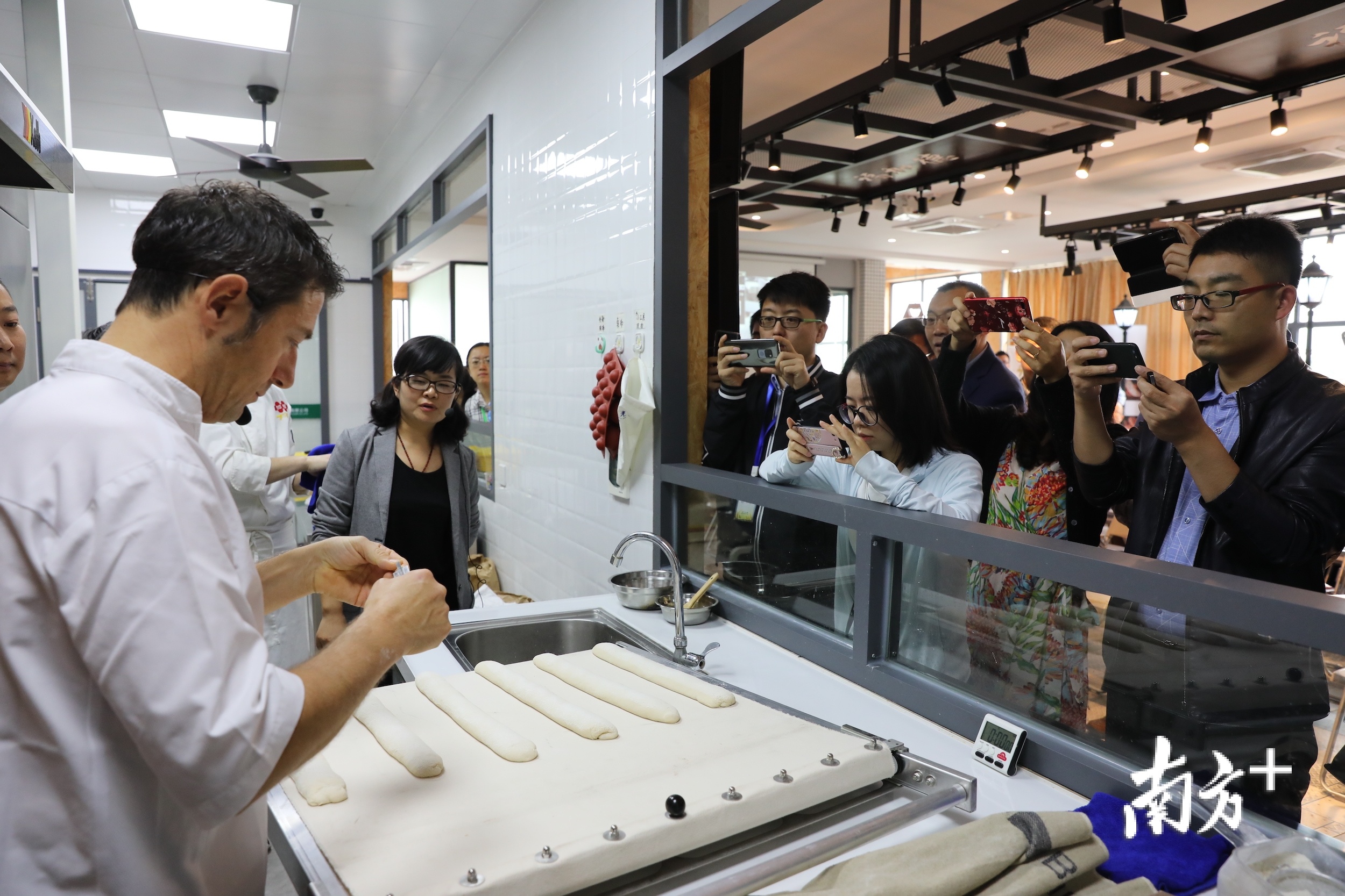 福加德面粉研发中心和烘培实验中心持续研发高品质烘焙面粉。受访企业供图。 福加德面粉研发中心和烘培实验中心持续研发高品质烘焙面粉。受访企业供图。